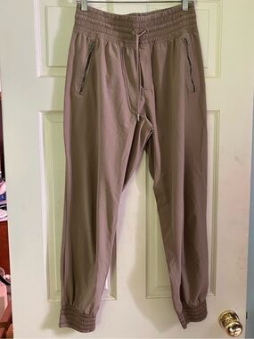 Women’s Athleta Camden Jogger Size 6